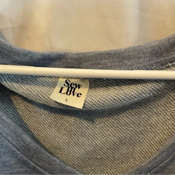 Sew in Love Women’s Short Sleeve V-Neck Denim Blue Size Large w/front pocket - Picture 8 of 12